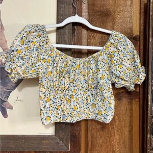 Floral Puff Sleeve Women's Crop Top Floral coloring Size Small